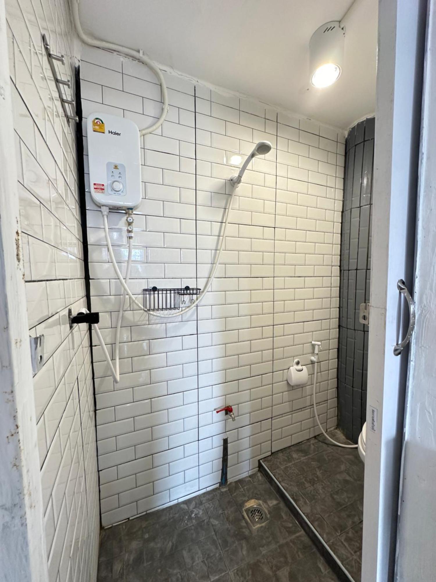 Chubby 9 Single Room Bangkok Dış mekan fotoğraf