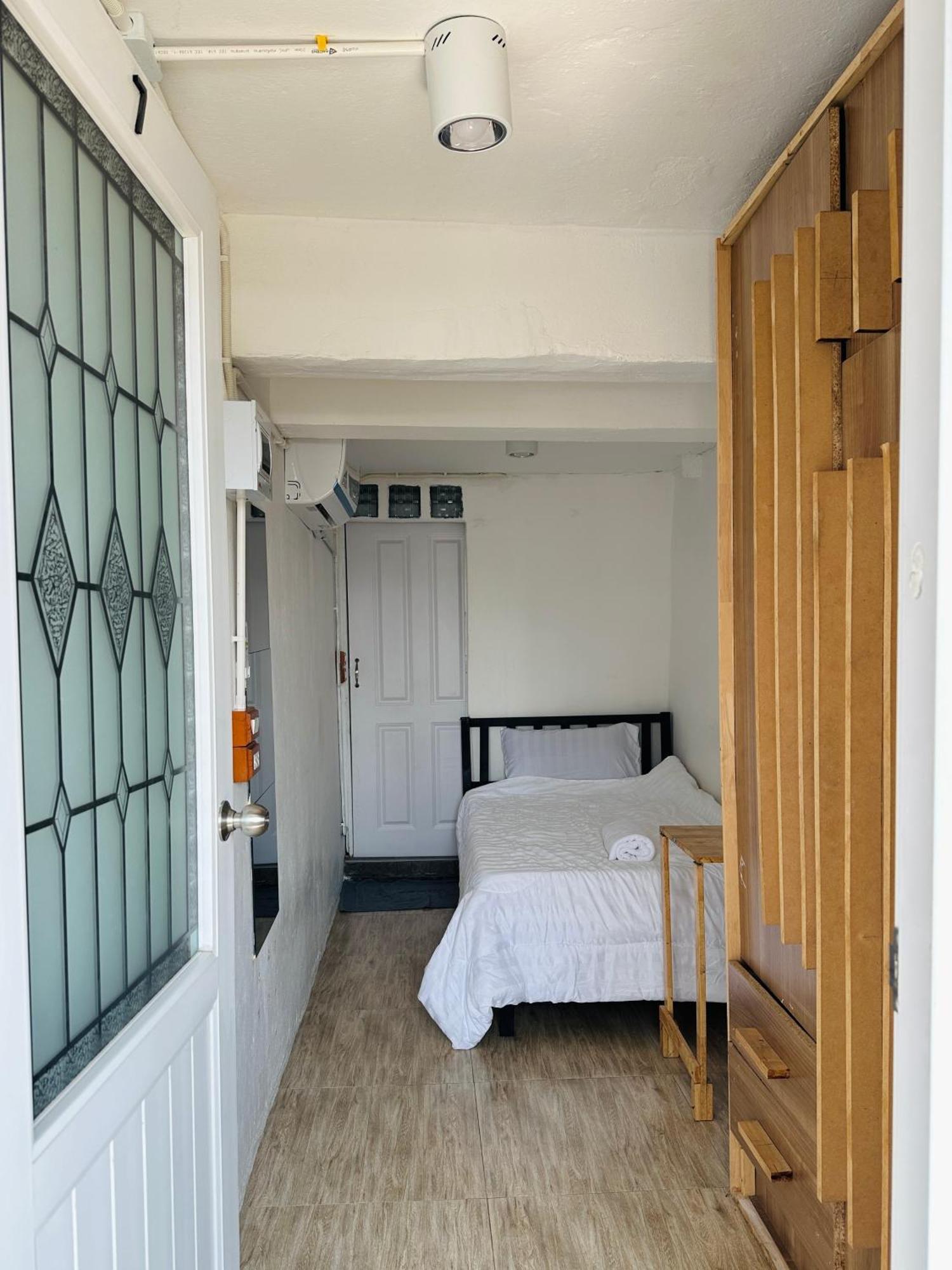 Chubby 9 Single Room Bangkok Dış mekan fotoğraf